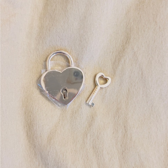 Non-branded Gold Lock and Key Charm - Picture 1 of 1